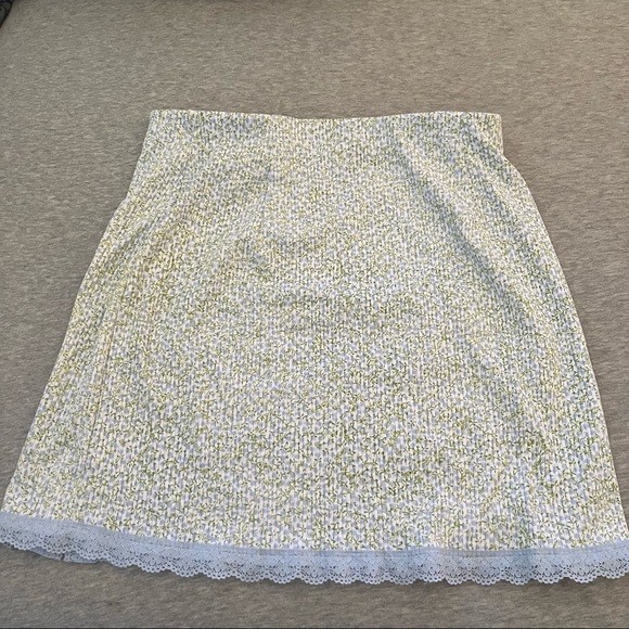 Mini Skirt - Picture 2 of 2